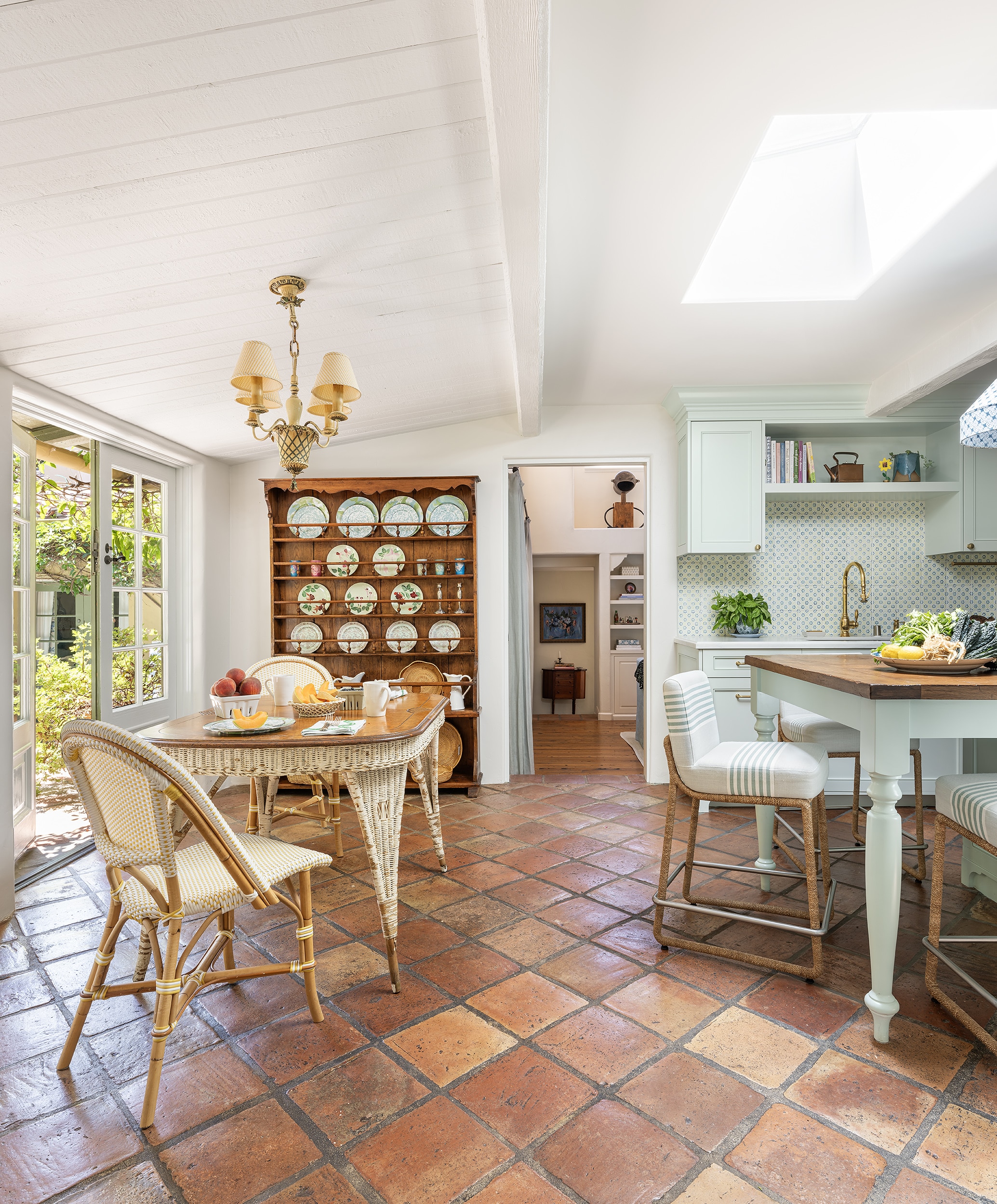 Anatomy of a Spanish Colonial: The Enduring Beauty of California's Most Romantic Architecture 1 Anatomy of a Spanish Colonial: The Enduring Beauty of California's Most Romantic Architecture